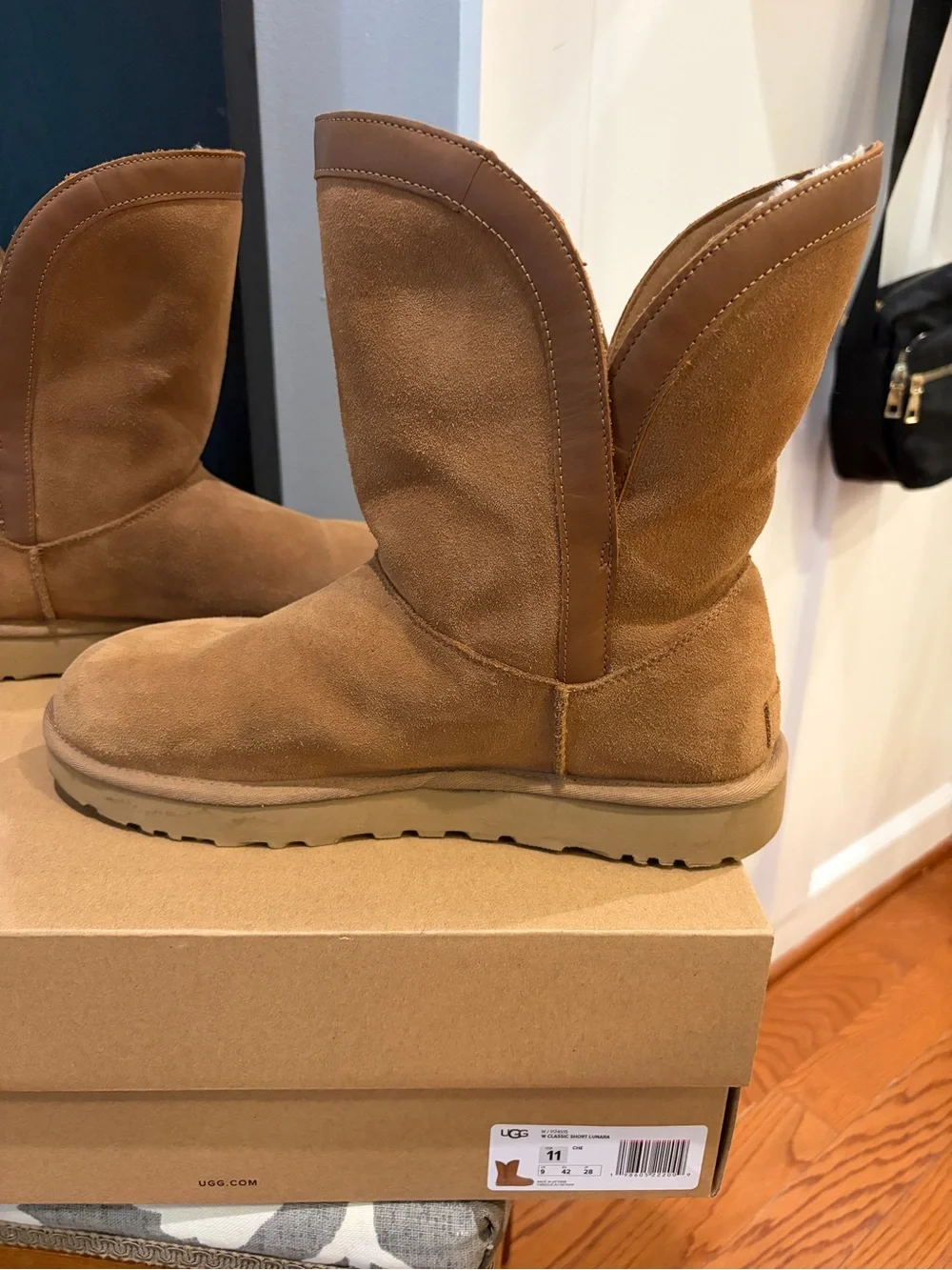 UGG Classic Short Lunara Chestnut Boots Size 11 Like New